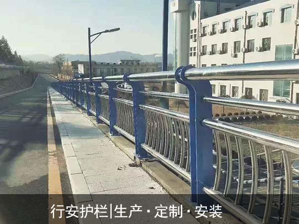 郑州铁艺护栏_不锈钢防撞护栏工厂批发
